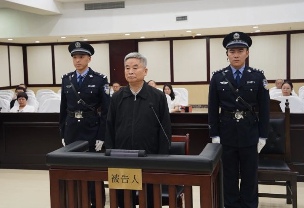 牛360配资 中国农业银行原副行长楼文龙一审被判无期