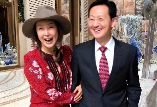 张吧策路 孙悦感情坎坷被骂克夫，嫁亿万富商隐退8年，51岁凭浪姐翻红